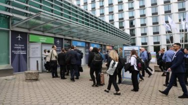 AIX Visitors queueing up in front of Hamburg Messe